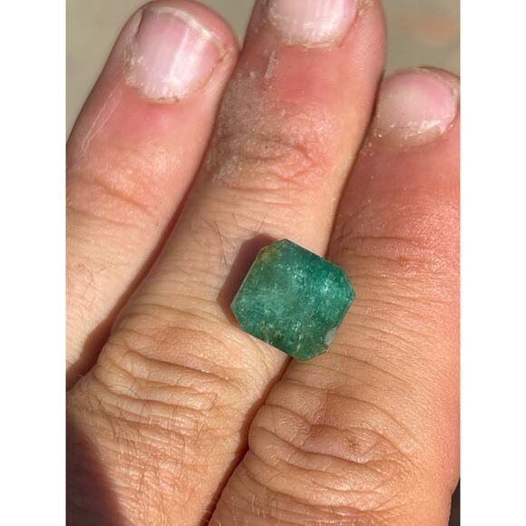 6 Carat Emerald - Picture 5 of 8